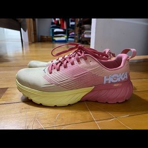 Hoka running shoes sz8